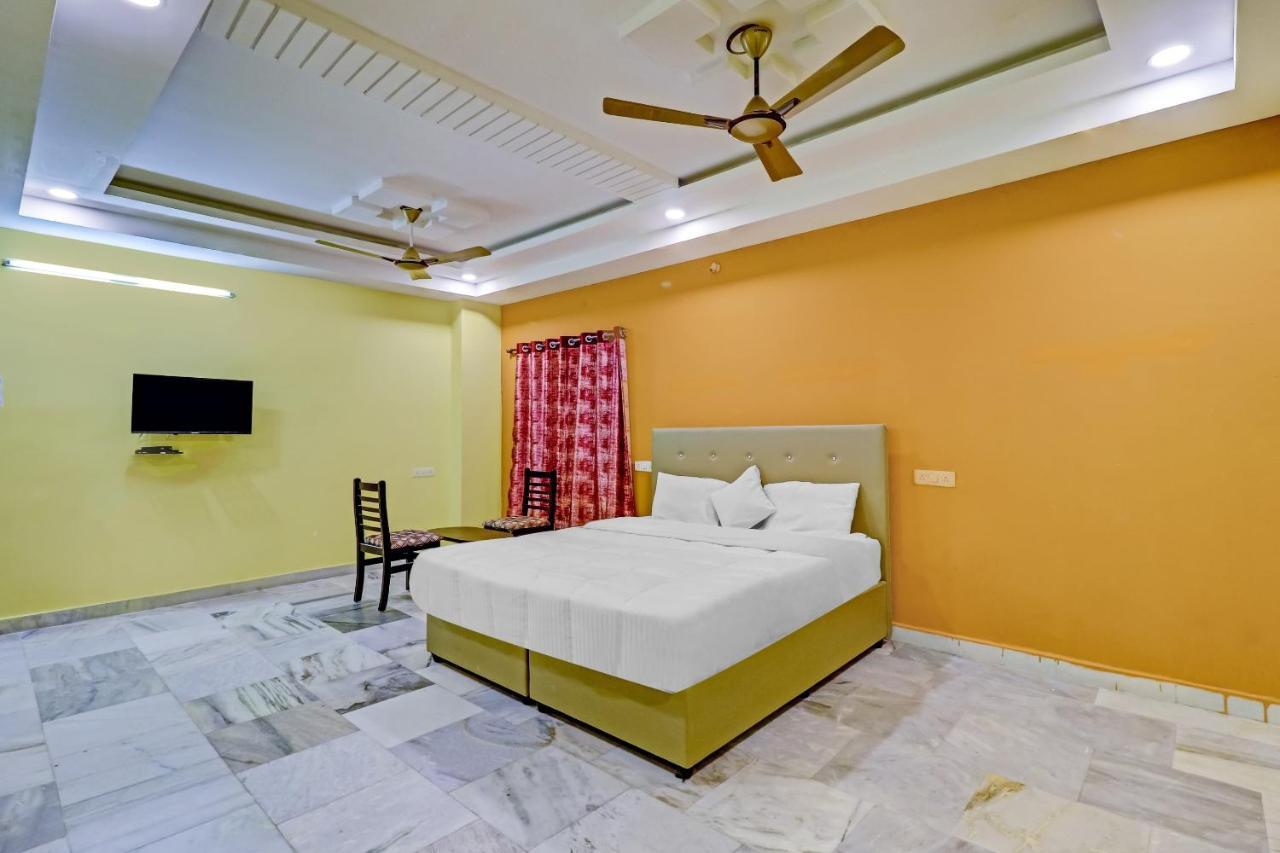 Oyo 81589 Aruna Dwraka Homes Hyderabad Exterior foto
