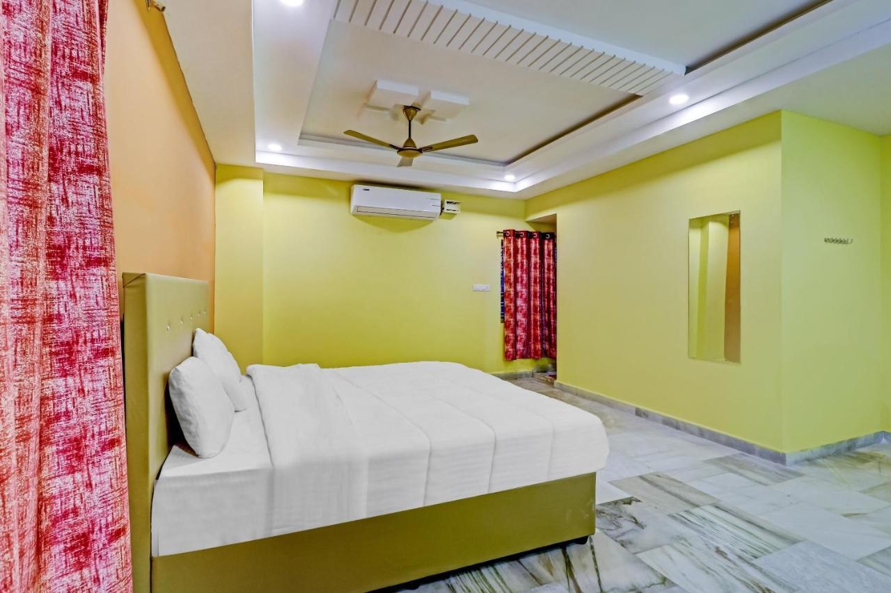 Oyo 81589 Aruna Dwraka Homes Hyderabad Exterior foto