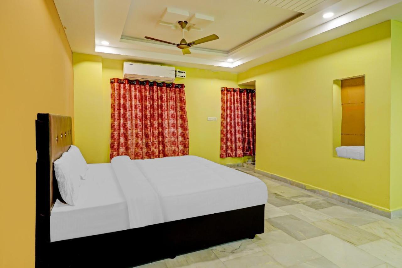 Oyo 81589 Aruna Dwraka Homes Hyderabad Exterior foto